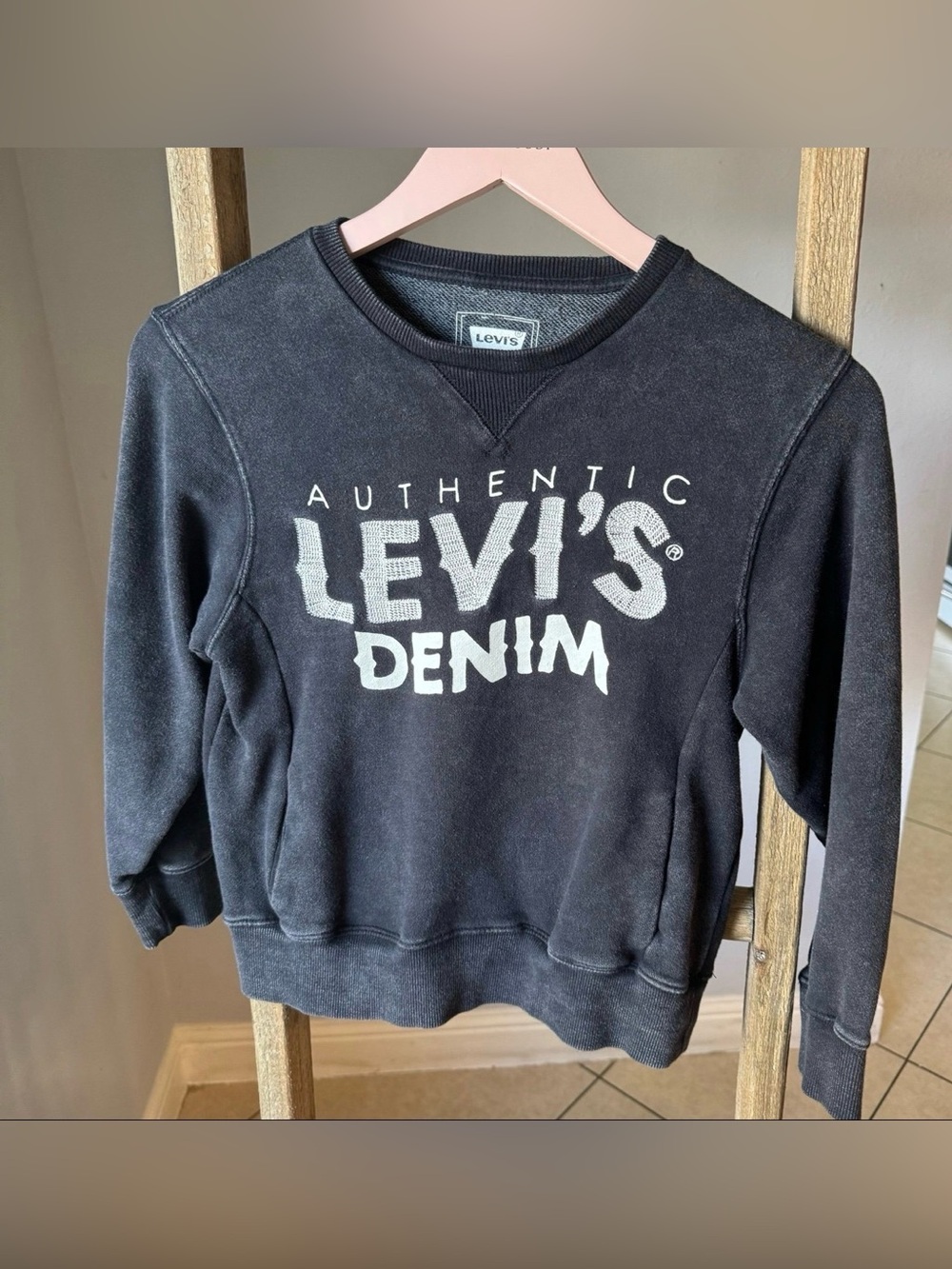 Levi’s boys black pullover sweater
Size 8-10
In great condition